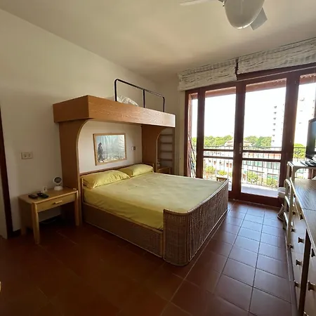 Ampio In Centro Con Vista - Parcheggio Gratuito E Wi-fi *