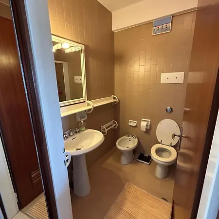 Ampio In Centro Con Vista - Parcheggio Gratuito E Wi-fi