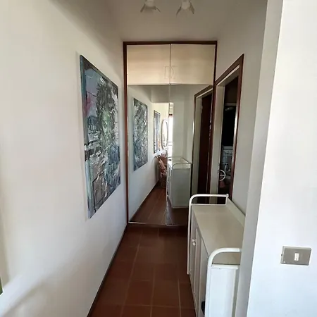 Ampio In Centro Con Vista - Parcheggio Gratuito E Wi-fi *