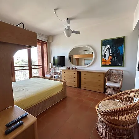 Ampio In Centro Con Vista - Parcheggio Gratuito E Wi-fi Appartement *